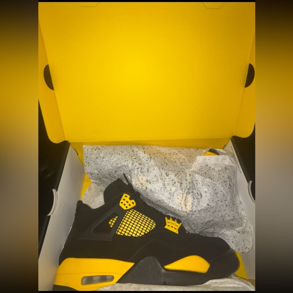 AUTHENTIC Jordan Thunder 4 Retro